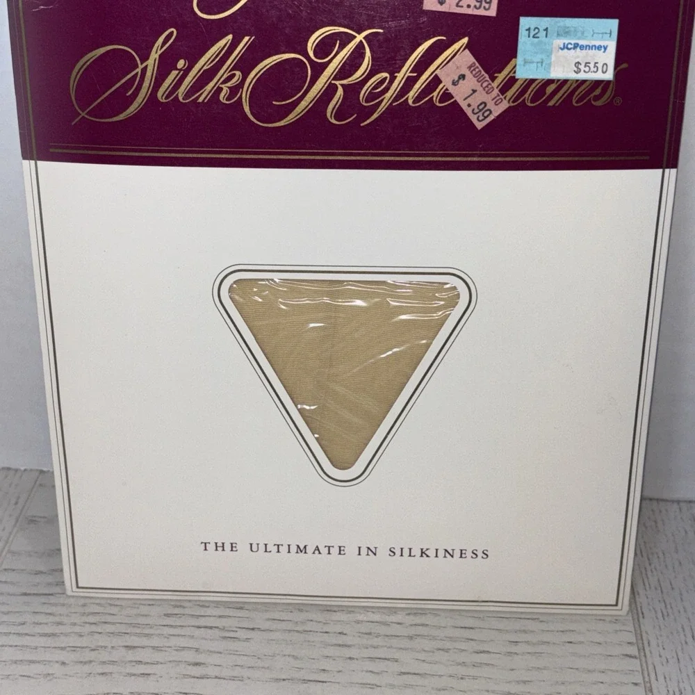 Vintage Hanes Silk Reflections Pantyhose AB Control Top Sand Color Style 717 NEW